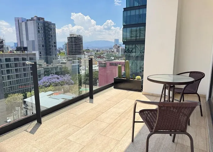 New With Iconic Views And Location Apartment
