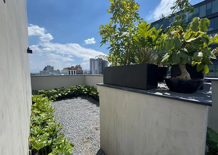 New With Iconic Views And Location Apartment
